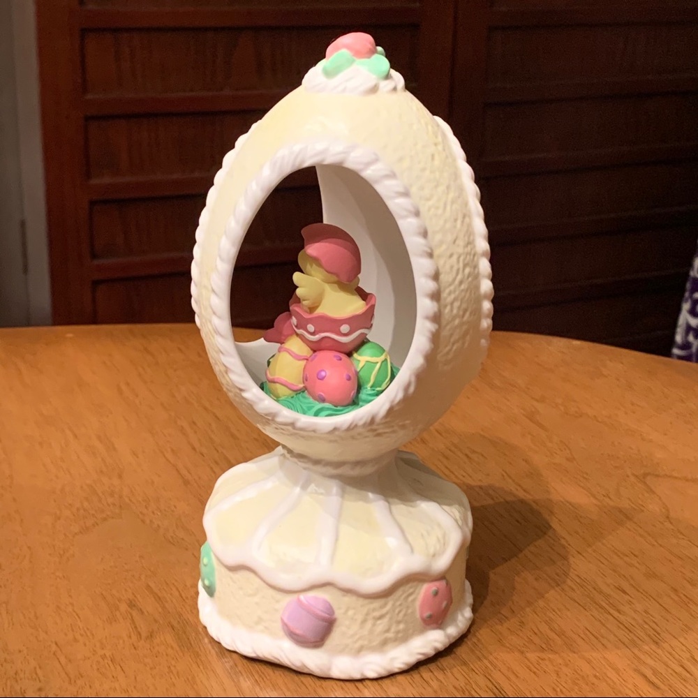 Springtime Rotating Musical Easter Egg - Picture 5 of 13
